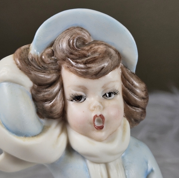 Vintage Atlantic Mold Ceramic Christmas Caroler Lady Figurine 7.5 in 1970s - Picture 6 of 9